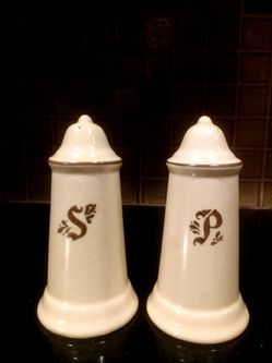 Vintage Pfaltzgraff Stoneware Salt And Pepper Shakers