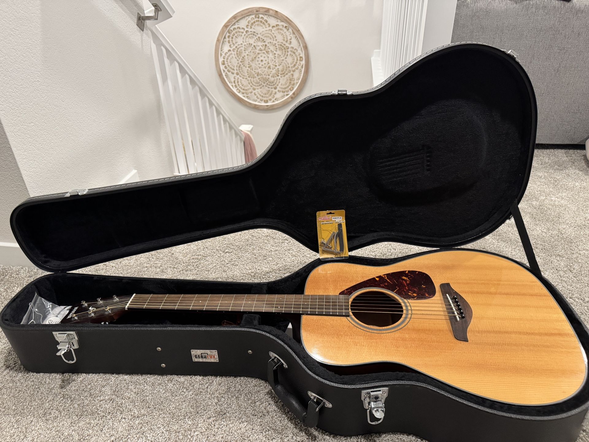 Yamaha Fg700S Acoustic Guitar