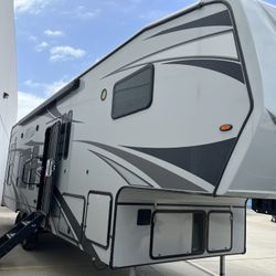2020 Eclipse Attitude 2814ss Toy hauler 