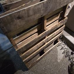 TOO FREE 48X40 PALLETS