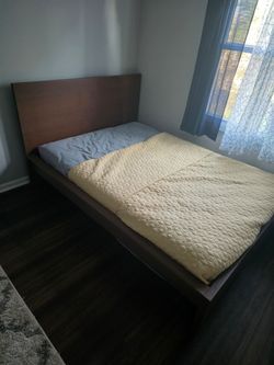 Bed Full Size Great condition! Fast pick up needed