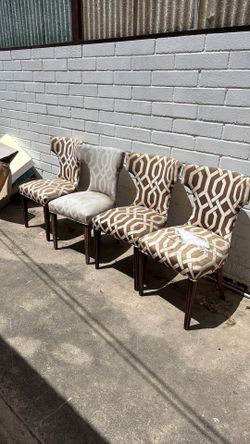 4 FREE chairs, easy Reupholster!
