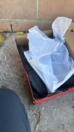 Selling brand new sketchers