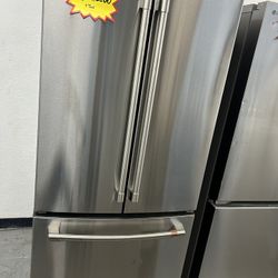 CAFE FRENCH DOOR REFRIGERATOR STAINLESS STEEL!!! Water Dispenser Inside!!! BRAND NEW OPEN BOX!!!! 33’ Inches Wide!!! 