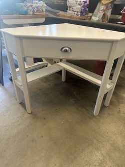 Gaming corner desk and chair
