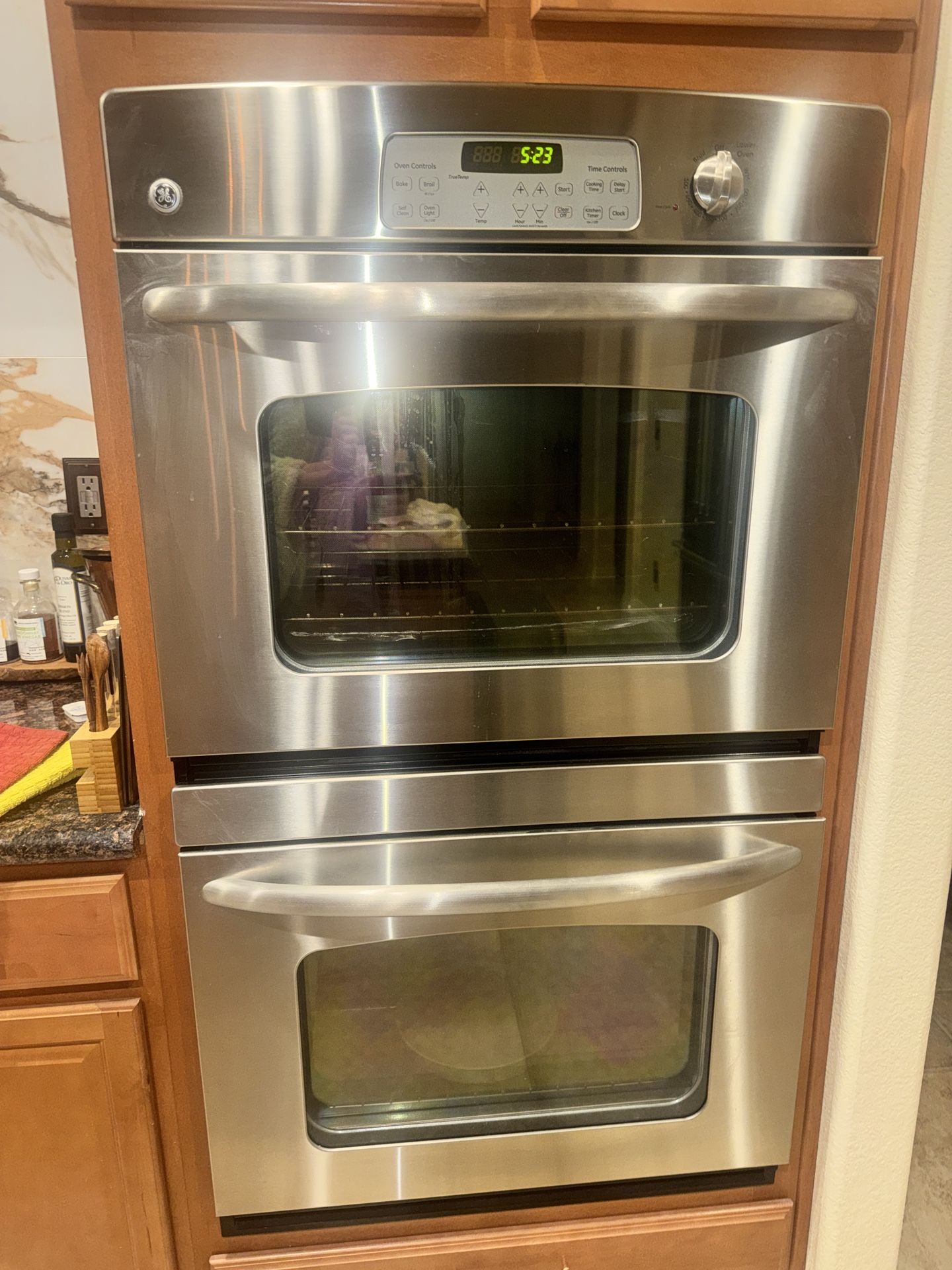 Working GE Double Electri Ovens 28½″ X 51 13/16 X 23 ½″ model JT P35S P1SS Lower Oven Was Almost Never Used. Light In Upper Oven Is Not Working