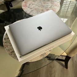 16”, MacBook Pro A2141, intel CORE i9, 2.3GHz, 16GB RAM, 1TB SSD, macOS