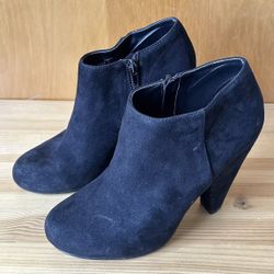 Mix No. 6 Creek Women’s Size 7 Black Faux Suede Side Zip Block Heel Bootie