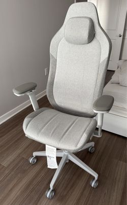 Fractal Refine Ergonomic Office Chair, Grey Category: Furniture › Office Furniture Condition: Like New Dimensions: Seat height 18.7"–23.4" · seat dept