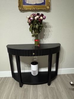 Entry Way Fluted Table