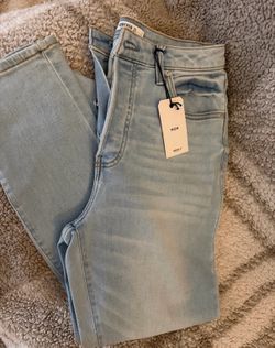 New women’s jeans size 28 waist forever 21