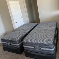 2 TWIN XL BEAUTYREST BLACK MATTRESS AND FREE BOX SPRINGS 