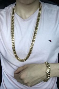 New 18 k yellow gold Cuban link chain and bracelet