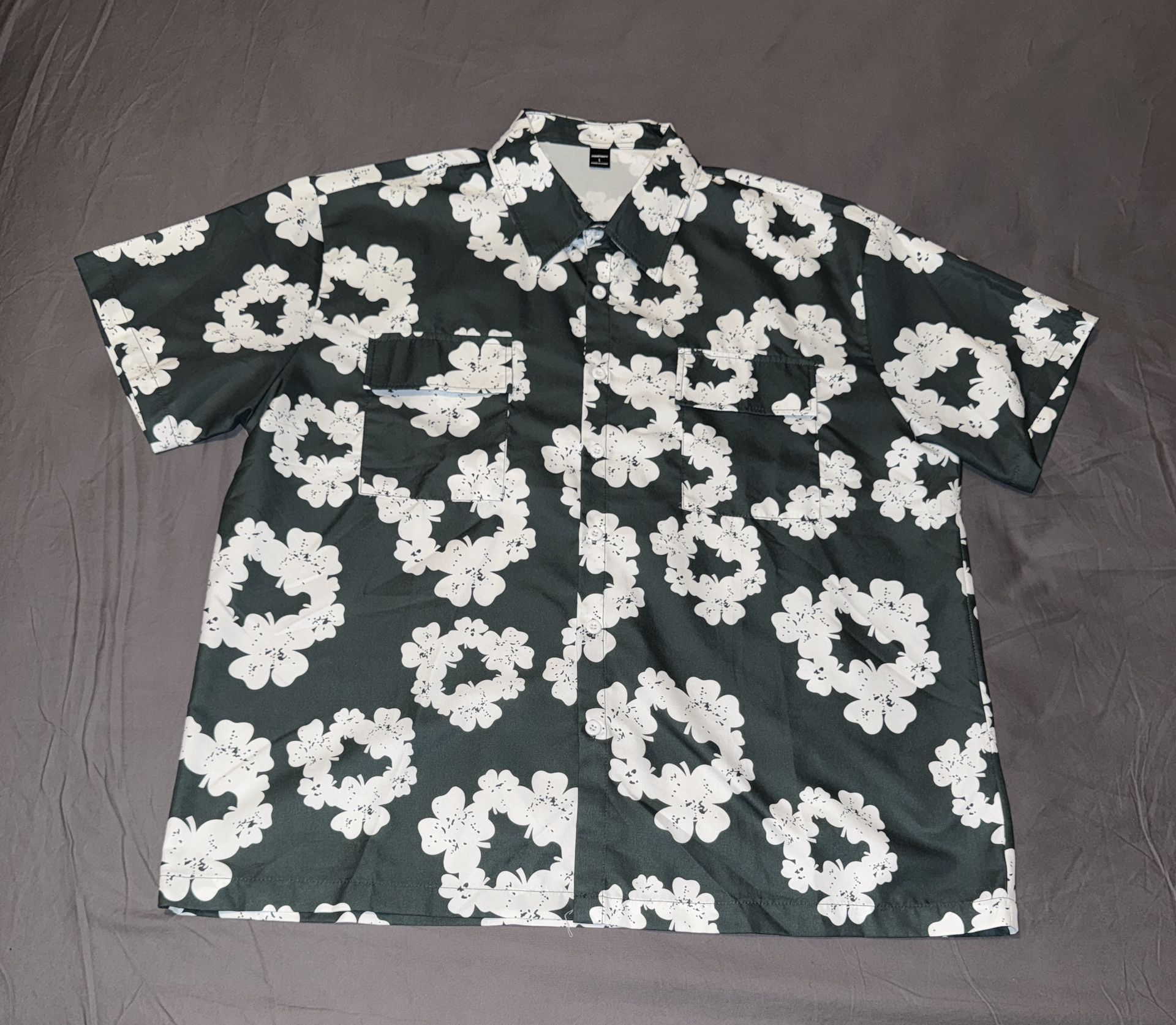 Manfinity 2pcs Green Outfit. Size large. 100% Polyester