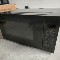 GE Profile 2.2 Cu Ft Microwave 1100W (not working) with trim kit