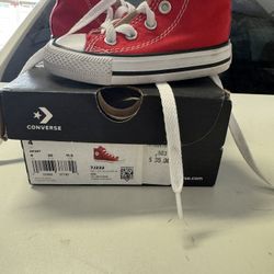 Toddler Size 4 Used Converse - 10$ 