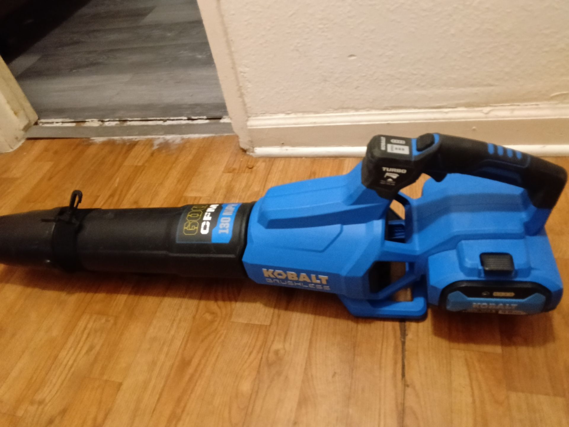 Kobalt 40-volt 600-CFM 130-MPH Battery Handheld Leaf Blower 4 Ah Battery Included