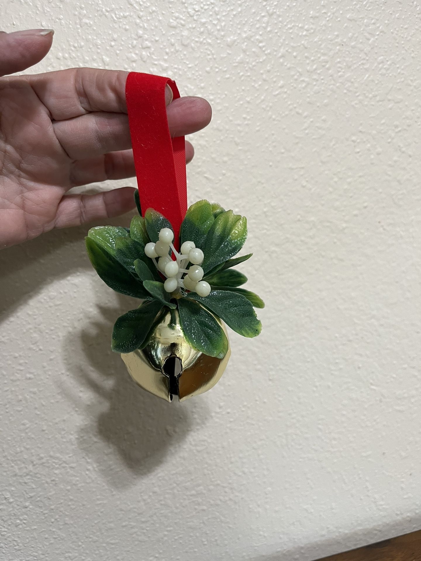 Vintage Hanging Bell Mistletoe