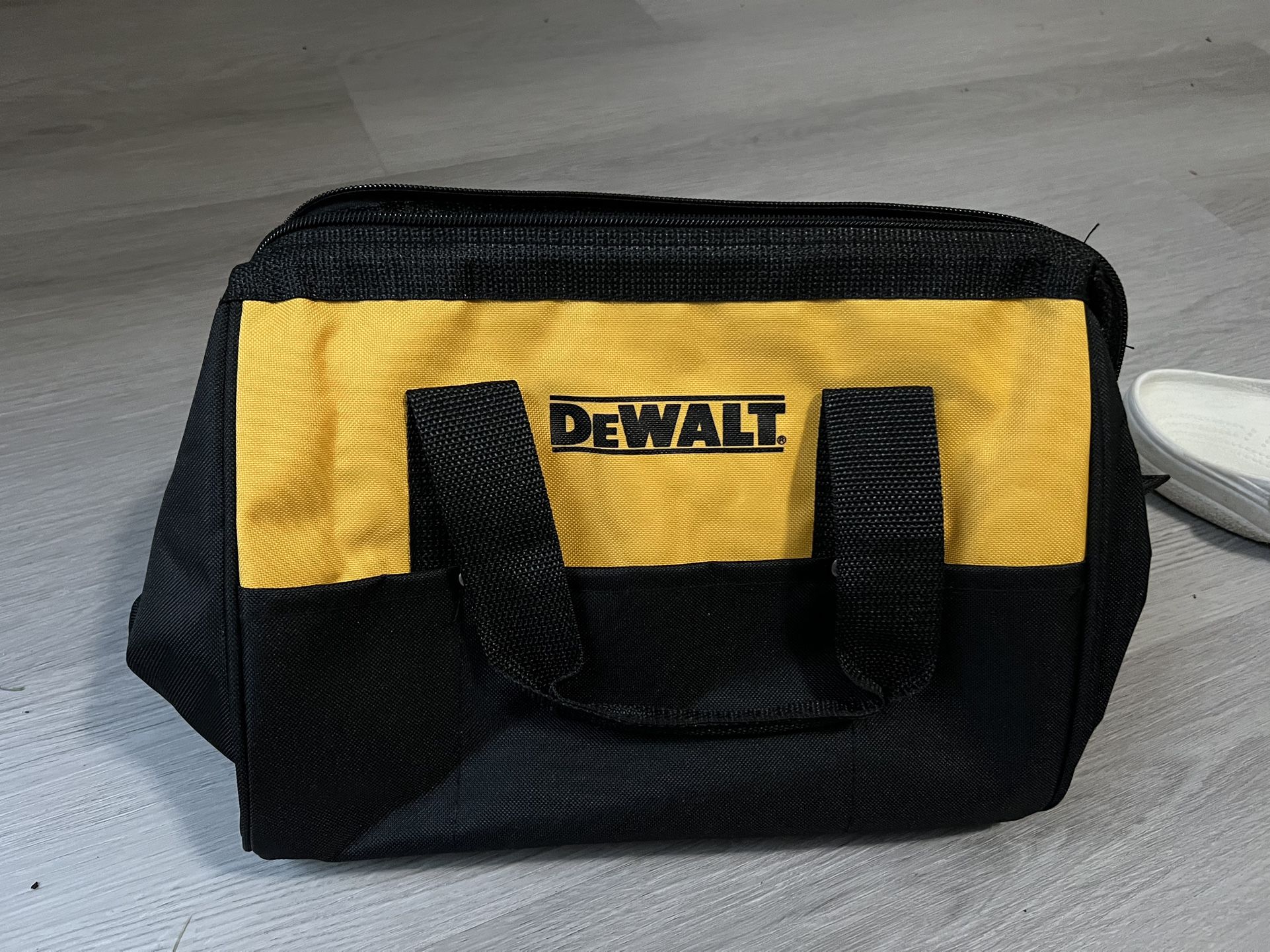 Brand New DEWALT N037466 13″ Heavy-Duty Contractor Tool Bag – $17