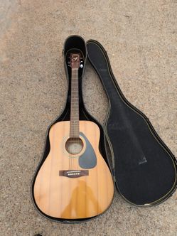 Yamaha f310 acoustic guitar