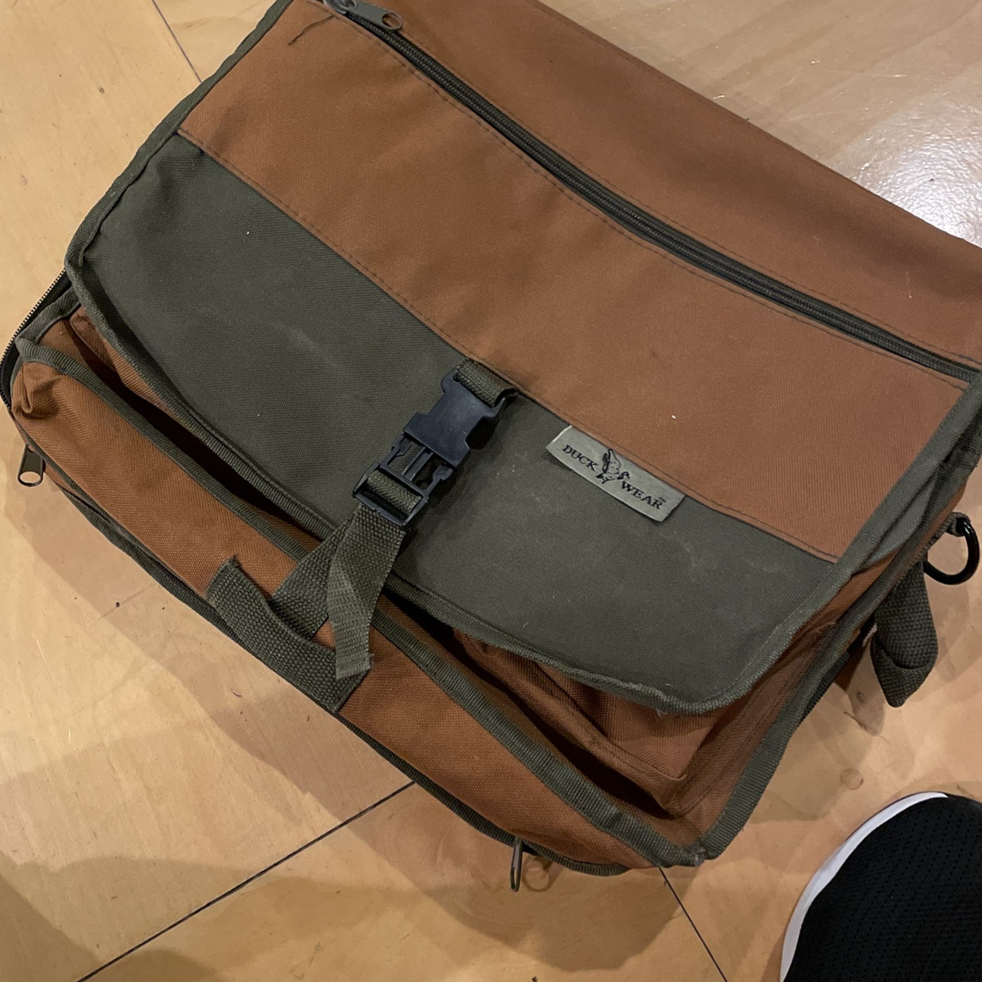 Duck Wear Laptop Messenger Bag