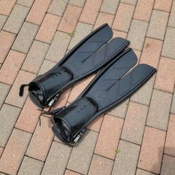 Brand New Size Large Aqua Lung Split Flippers