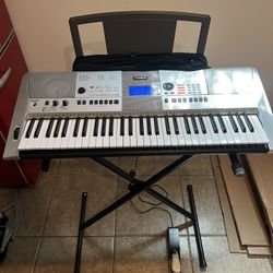 61 key Yamaha PSR E413 Keyboard - MIDI, Sustain Foot Pedal, Stand, Cover - batteries not included