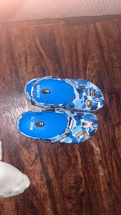 Crocs x ape size 9