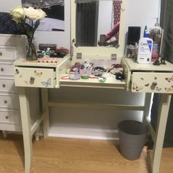 Vanity Table 