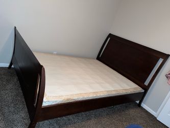 Queen bed (MAKE OFFER)
