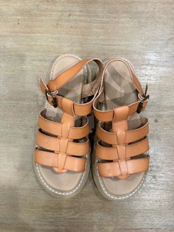 Women’s Sandals Size 6.5 In Good Condition.