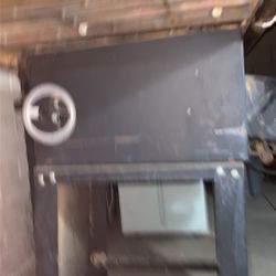 table  saw 10 inch very Nice Condition .
