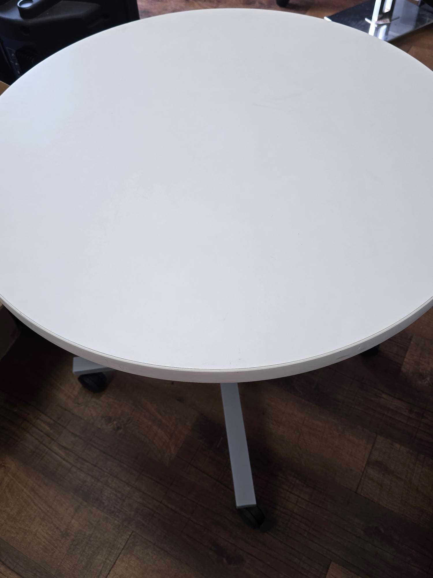 30 Inch Round Commercial Table