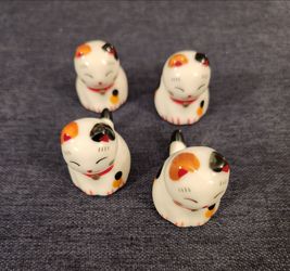 Set of 4 Ceramic Mini Lucky Cat Chopstick Rests