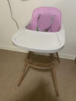 Modern Highchair – Clean & Sturdy