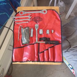VINTAGE HARLEY DAVIDSON ORIGINAL TOOL KIT IN RED CARRYING POUCH, MISSING PLIERS & SPARK PLUG GAP!