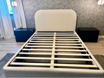 Brand new Joss & Main full size platform bed