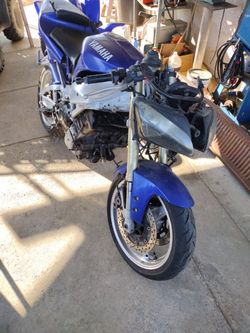Yamaha R1 1000cc  