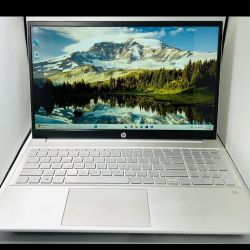 HP Pavilion Laptop 15” Intel Core i5-1135G7 16GB RAM 256GB SSD TouchScreen