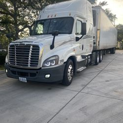 2013 Freightliner Cascadia with Detroit S60 14L 29,000