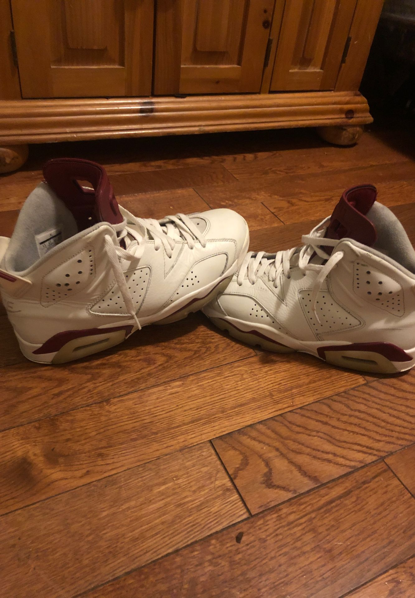 Jordan 6 retro {Maroon}