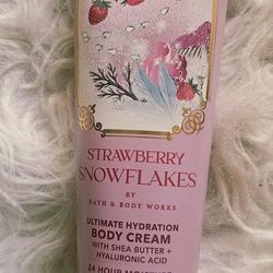 BATH & BODY WORKS STRAWBERRY SNOWFLAKES BODY CREAM 