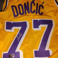 Signed Autograph Sports Memorabilia Michael Jordan. Jaxon Dart. Ashton Jeanty. 