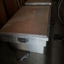 Full-size truck toolbox