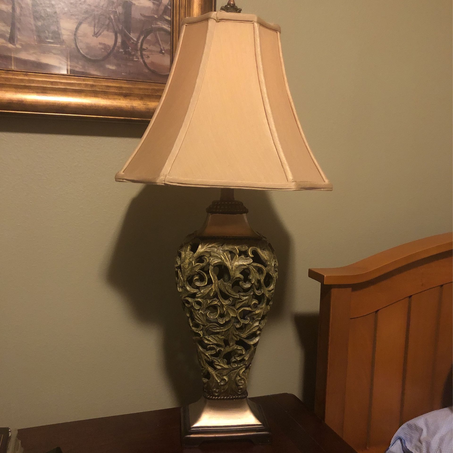 Vintage lamps price to sell. Price is for the set