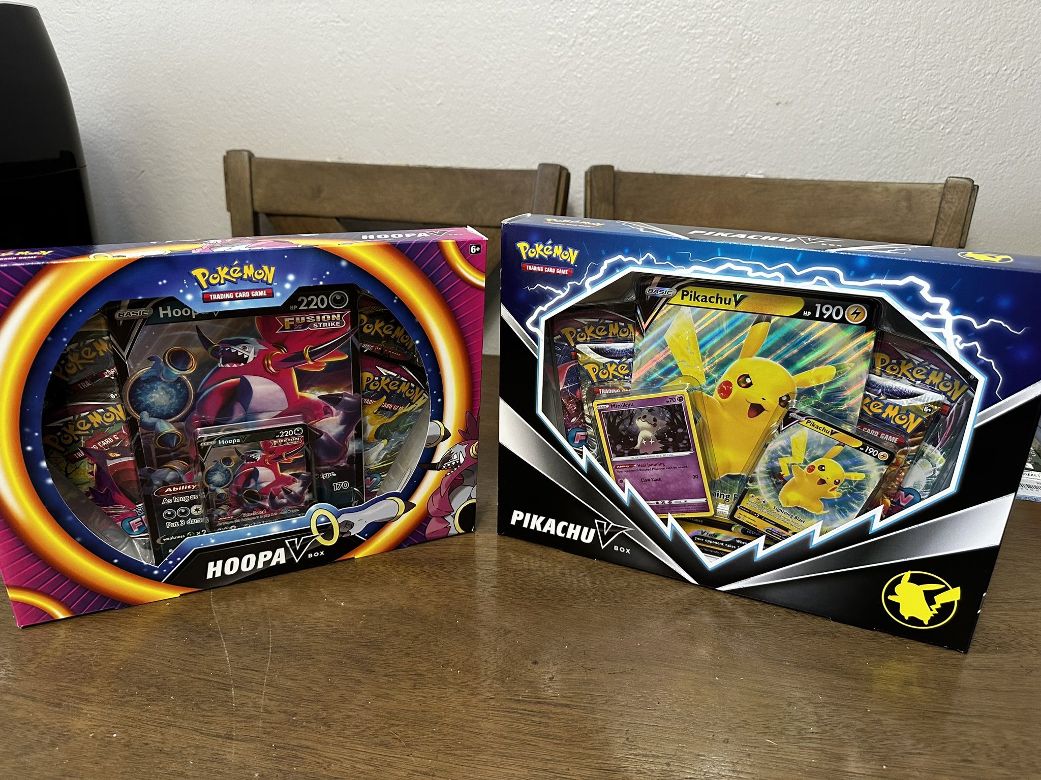 Hoopa / Pikachu V Box