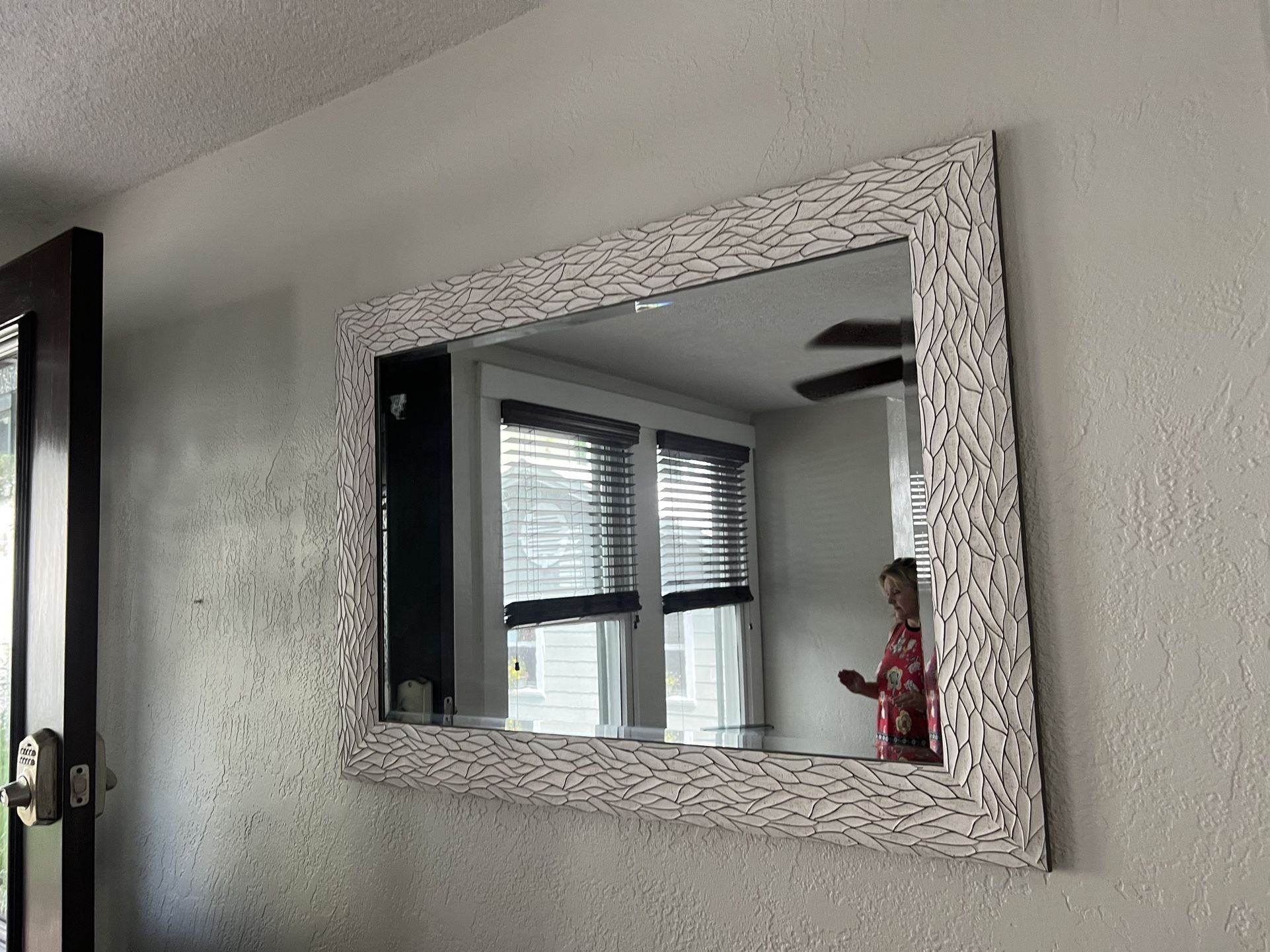 Pretty Mirror 