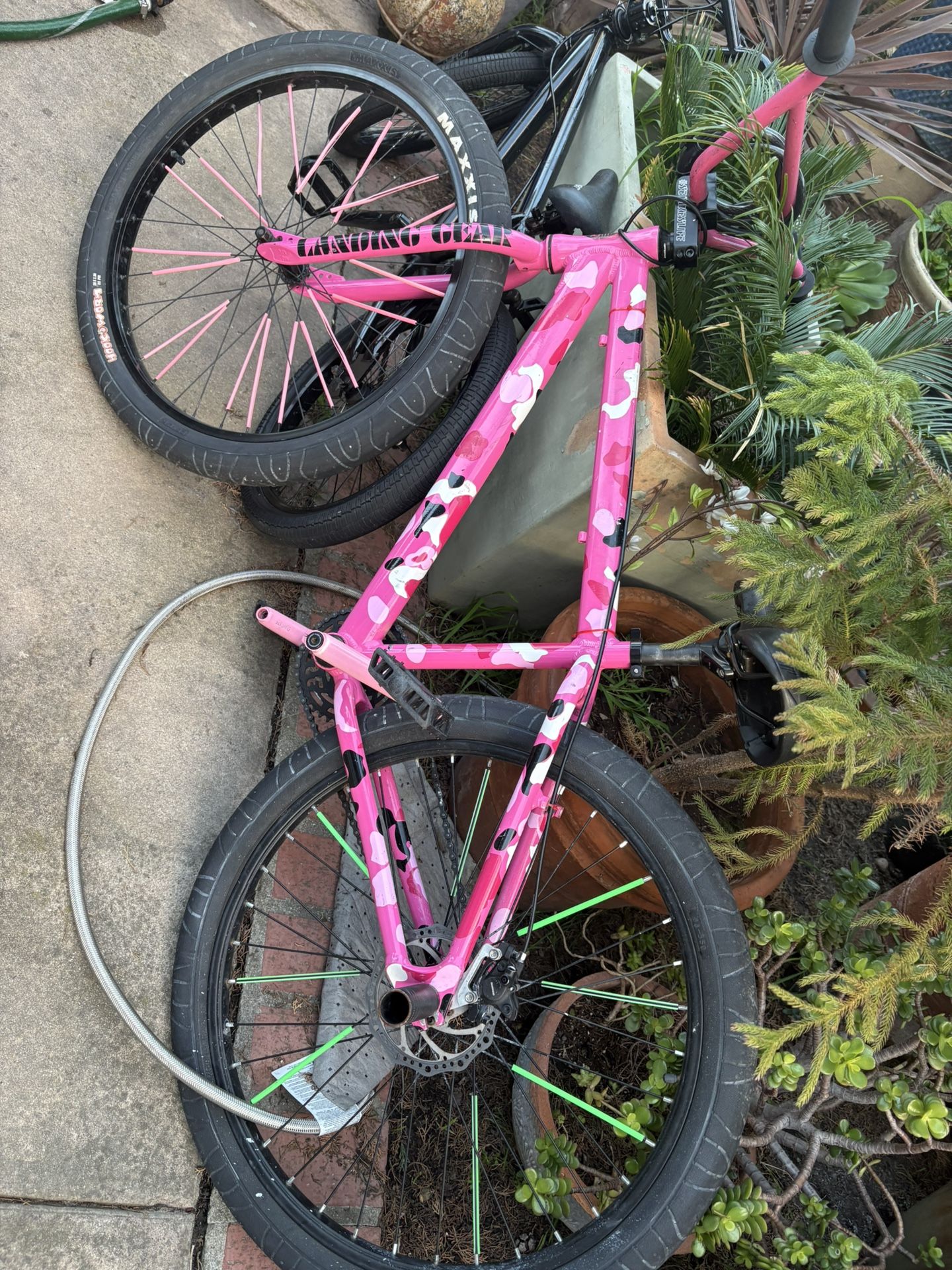 Pink Camo Se Bike