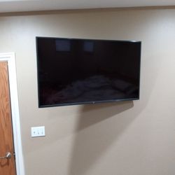 TV MOUNT