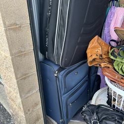 Nice suitcases and great condition. Text My (contact info removed).